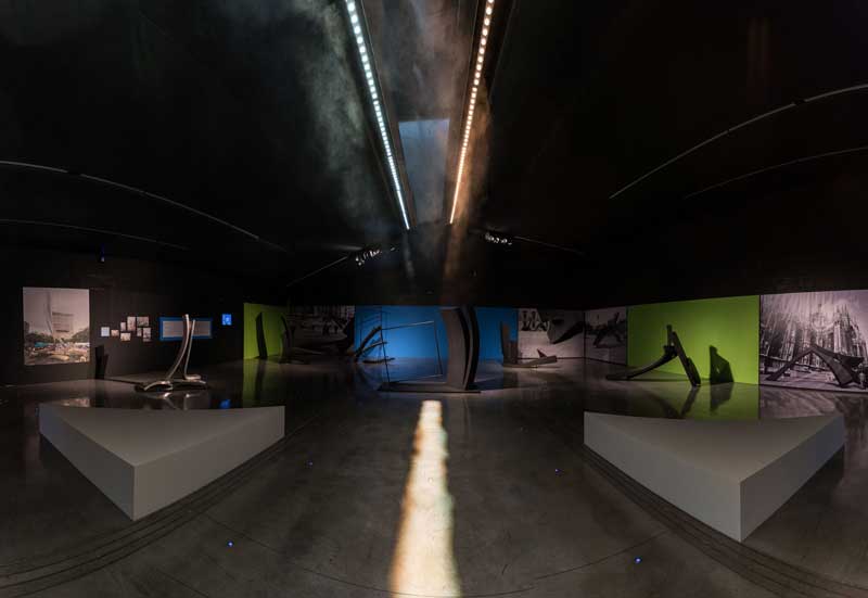 Carlo Ramous (Milano, 1926-2003), Aeroporto di Milano Malpensa, Porta di Milano, 2018 © Marco Dazzi Carlo Ramous in mostra a Malpensa - Foto di Marco Dazzi