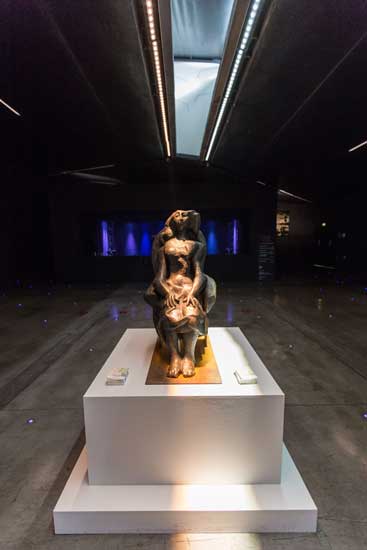 Carlo Ramous (Milano, 1926-2003), Aeroporto di Milano Malpensa, Porta di Milano, 2018 © Marco Dazzi Carlo Ramous in mostra a Malpensa - Foto di Marco Dazzi