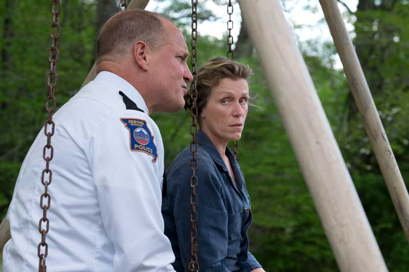 Woody Harrelson e Frances McDormand nel film Tre Manifesti a Ebbing, Missouri - Photo: courtesy of 20h century Fox Italia Woody Harrelson e Frances McDormand nel film Tre Manifesti a Ebbing, Missouri - Photo: courtesy of 20h century Fox Italia