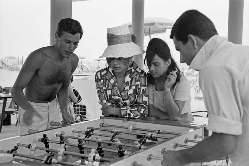 L’Italia di Magnum - Erich Lessing, Cesenatico, 1960, In spiaggia © Erich Lessing / Magnum Photos L’Italia di Magnum - Erich Lessing, Cesenatico, 1960, In spiaggia - Photo by Erich Lessing / Magnum Photos