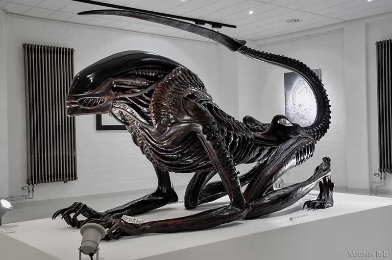 la statua di Alien in mostra a Milano in prestito dal Giger Museum la statua di Alien in mostra a Milano in prestito dal Giger Museum