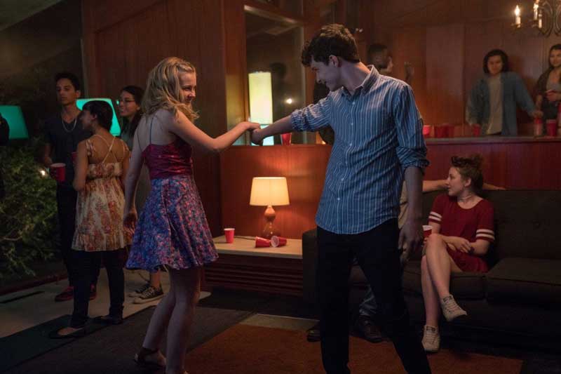 Angourie Rice e Lucas Jade Zumann in una scena del film Ogni giorno - Photo: courtesy of Eagle Pictures Angourie Rice e Lucas Jade Zumann in una scena del film Ogni giorno - Photo: courtesy of Eagle Pictures