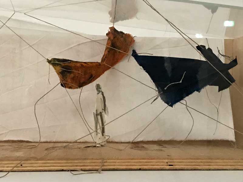 un dettaglio del modellino dell’installazione di Sandro Martini allo Spazio Officina di Chiasso - Photo © MaSeDomani un dettaglio del modellino dell’installazione di Sandro Martini allo Spazio Officina di Chiasso - Photo by MaSeDomani