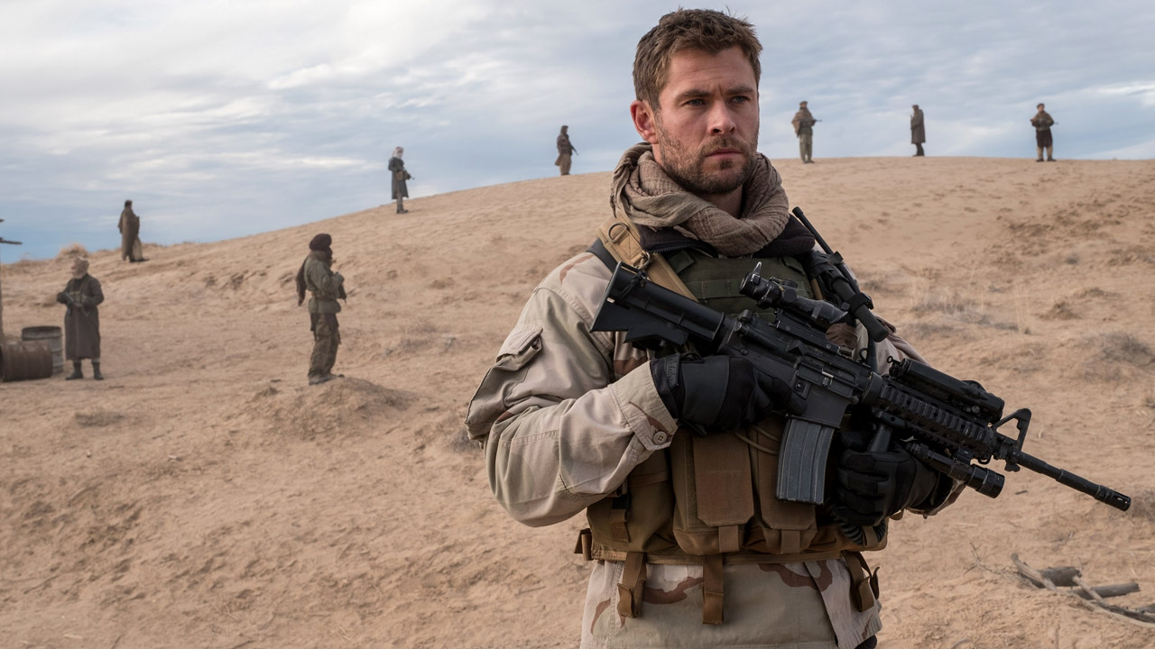 Chris Hemsworth in una scena del film 12 Soldiers - Photo courtesy of 01 Distribution Chris Hemsworth in una scena del film 12 Soldiers - Photo courtesy of 01 Distribution