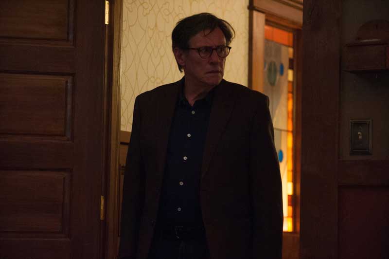 Gabriel Byrne in una scena del film Hereditary - Photo: courtesy of Lucky Red Gabriel Byrne in una scena del film Hereditary - Photo: courtesy of Lucky Red
