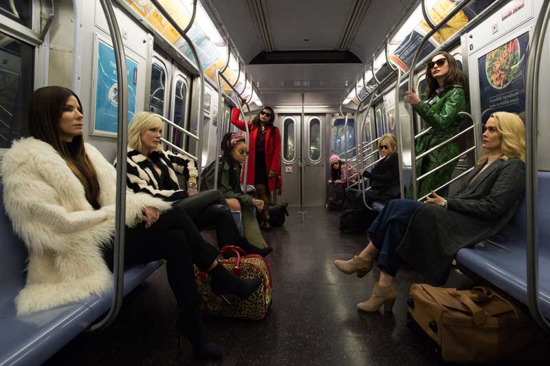 SANDRA BULLOCK (Debbie Ocean), CATE BLANCHETT (Lou), MINDY KALING (Amita), SARAH PAULSON (Tammy), AWKWAFINA (Constance), ANNE HATHAWAY (Daphne Kluger), RIHANNA (Nine Ball) e HELENA BONHAM CARTER (Rose) nel film Ocean’s 8 - Photo Credit: Barry Wetcher Le protagoniste del film Ocean’s 8 Photo Barry Wetcher