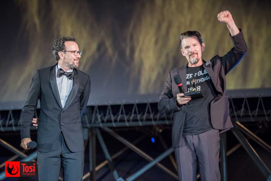 Carlo Chatrian e Ethan Hawke in Piazza Grande a Locarno - Tosi Photography