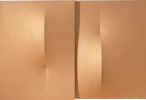 Agostino Bonalumi, Oro, 2013, 120x176 cm, Tela estroflessa e acrilico Agostino Bonalumi, Oro, 2013