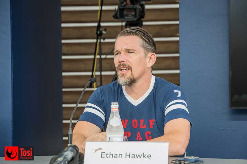 Ethan Hawke parla col pubblico del Locarno Festival del film Blaze © Tosi Photography Ethan Hawke parla col pubblico del Locarno Festival del film Blaze - Tosi Photography
