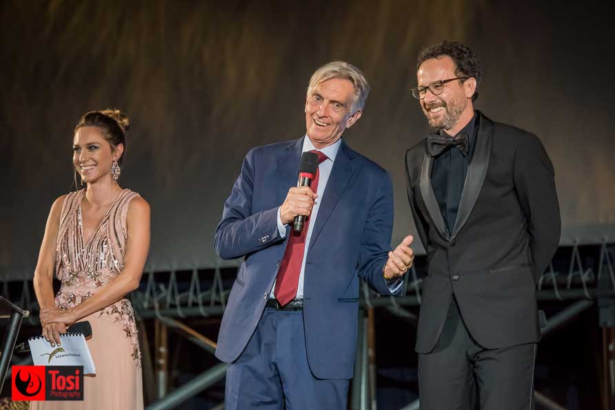 Marco Solari e Carlo Chatrian sul palco di Piazza Grande durante la serata conclusiva del Locarno Festival 2018 - Photo: Tosi Photography Marco Solari e Carlo Chatrian in Piazza Grande al Locarno Festival 2018 - Photo: Tosi Photography