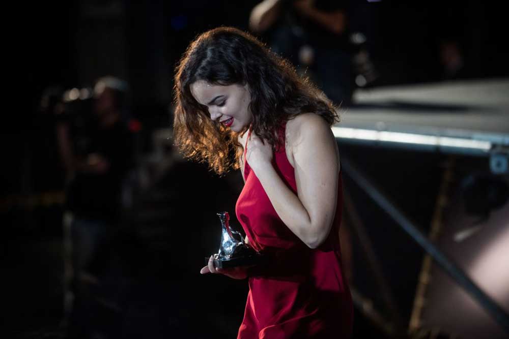 I vincitori di Locarno 2018: Pardo per la miglior interpretazione femminile a Andra Guți per ALICE T. - Photo: Locarno Festival/ Samuel Golay vincitori del locarno festival 2018 miglior attrice Andra Guți per ALICE T.- Photo Locarno Festival Samuel Golay