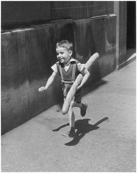 Willy Ronis, Le Petit Parisien, 1952, Ministère de la Culture / Médiathèque de l’architecture et du patrimoine /Dist RMN-GP © Donation Willy Ronis Willy Ronis, Le Petit Parisien, 1952