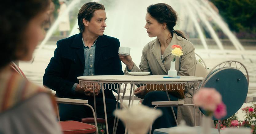 Tom Schilling e Paula Beer in una scena del film Opera senza Autore - Photo: courtesy of 01 Distribution Tom Schilling e Paula Beer in una scena del film Opera senza autore