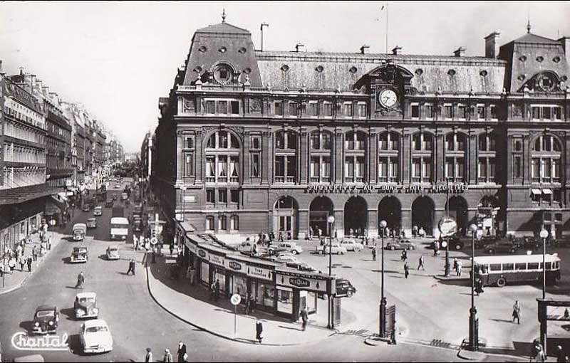 Carte postale de Paris, Gare de Chemins de Fer - Saint Lazare Cours de Rome Carte postale de Paris, Gare de Chemins de Fer - Saint Lazare Cours de Rome