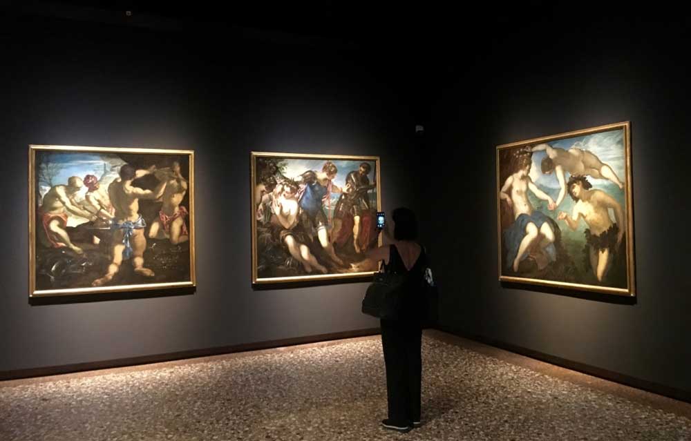 Tintoretto a Palazzo Ducale: allestimento, sala “Dopo Tiziano”: La fucina di Vulcano, 1578; Minerva protegge Pace e Abbondanza da Marte, 1578; Nozze di Bacco e Arianna, 1578 - Photo by MaSeDomani Tintoretto a Palazzo Ducale: allestimento - Photo by MaSeDomani