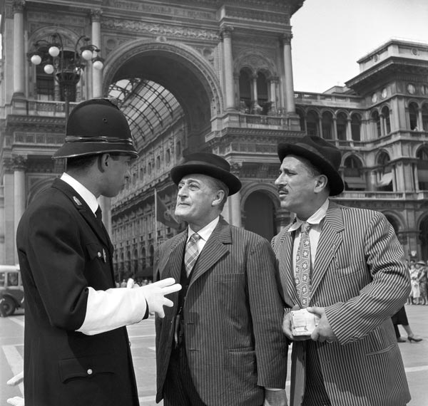 Totò e Peppino De Filippo durante le riprese di Totò, Peppino e la… malafemmina, 1956; ©REPORTERS ASSOCIATI & ARCHIVI Totò e Peppino De Filippo durante le riprese di Totò, Peppino e la… malafemmina, 1956; ©REPORTERS ASSOCIATI & ARCHIVI