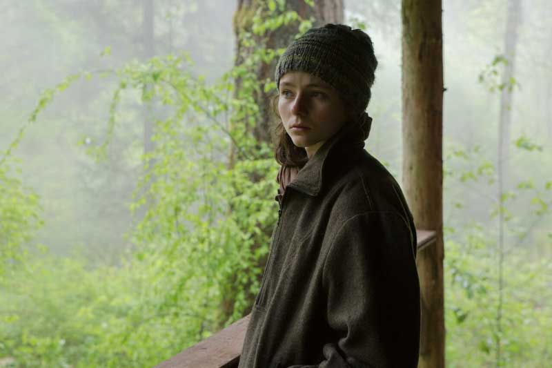 Thomasin McKenzie in una scena del film Senza lasciare traccia - Photo: courtesy of Adler Entertainment Thomasin McKenzie in una scena del film Senza lasciare traccia - Photo: courtesy of Adler Entertainment