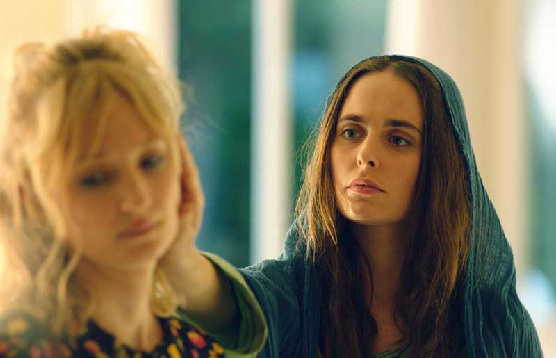 Alba Rohrwacher e Hadas Yaron in una scena del film Troppa Grazia © Emanuela Scarpa Alba Rohrwacher e Hadas Yaron in una scena del film Troppa Grazia - Photo by Emanuela Scarpa