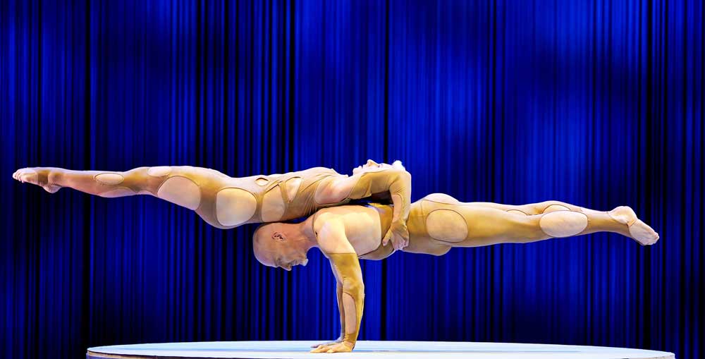un’immagine di ALIS Christmas Gala - Yves Decoste e Delphine Cezard in Hand to Hand - Photo: Le Cirque WTP Yves Decoste e Delphine Cezard in un momento di ALIS Christmas Gala - Photo: Le Cirque WTP