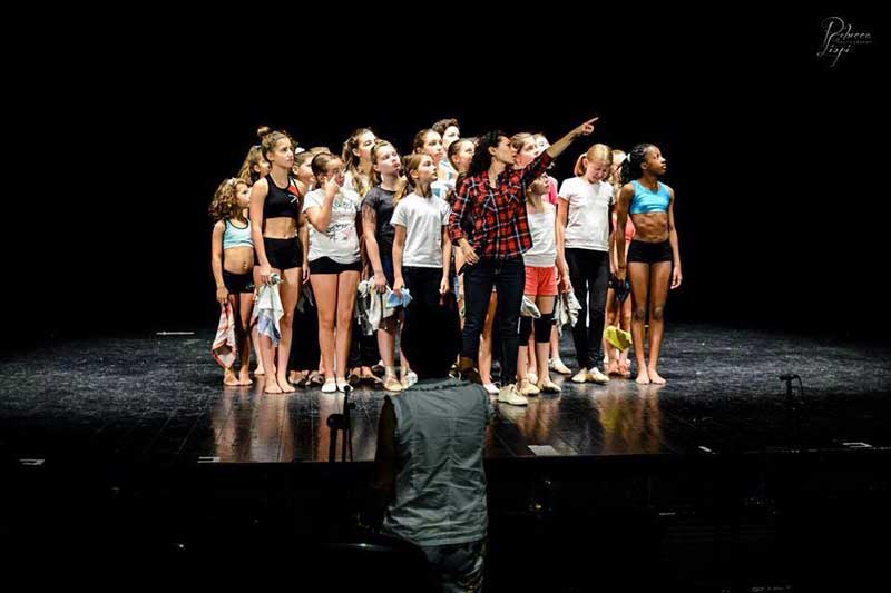 Fiorella Nolis col cast durante le prove di Annie il musical al Teatro Nuovo il 7 e 8 dicembre 2018 Annie il musical - foto prove: Fiorella Nolis col cast