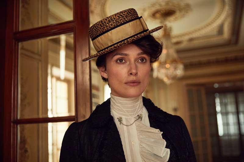 Keira Knightley in una scena del film Colette - Photo: courtesy of Vision Distribution Keira Knightley in una scena del film Colette - Photo: courtesy of Vision Distribution