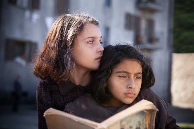 L’Amica Geniale, Elisa Del Genio (Elena da giovane) e Ludovica Nasti (Lila da giovane) - Photo by Eduardo Castaldo L’Amica Geniale, Elisa Del Genio (Elena da giovane) e Ludovica Nasti (Lila da giovane) - Photo by Eduardo Castaldo