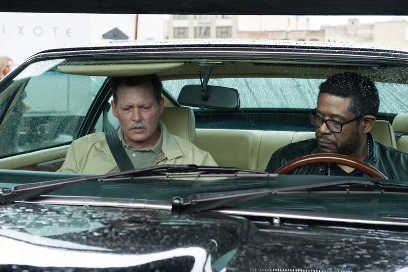 Johnny Depp e Forest Whitaker in una scena del film City of lies - Photo: courtesy of Notorious Pictures Johnny Depp e Forest Whitaker in una scena del film City of lies - Photo: courtesy of Notorious Pictures