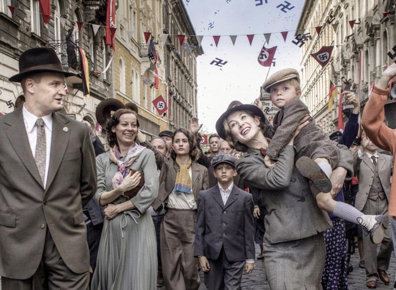Jason Clarke e Rosamund Pike nel film L’uomo dal cuore di ferro - Ph: Videa Spa Jason Clarke e Rosamund Pike nel film L’uomo dal cuore di ferro - Ph: Videa Spa