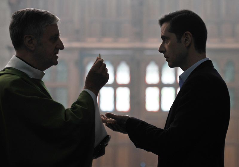 Melvil Poupaud in una scena del film Grâce à Dieu (By the Grace of God) - Photo © Jean-Claude Moireau Melvil Poupaud in una scena del film Grâce à Dieu (By the Grace of God) - Photo © Jean-Claude Moireau