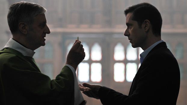 Melvil Poupaud in una scena del film Grâce à Dieu (By the Grace of God) - Photo © Jean-Claude Moireau