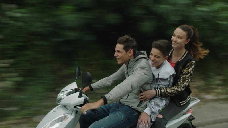 Francesco Di Napoli, Luca Nacarlo e Viviana Aprea in una scena del film La Paranza dei Bambini © Palomar Francesco Di Napoli, Luca Nacarlo e Viviana Aprea in una scena del film La Paranza dei Bambini © Palomar