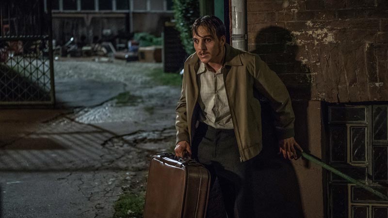 Jonas Dassler in una scena del film The Golden Glove © Gordon Timpen / 2018 bombero int./Warner Bros. Ent. Jonas Dassler in una scena del film The Golden Glove © Gordon Timpen / 2018 bombero int./Warner Bros. Ent.