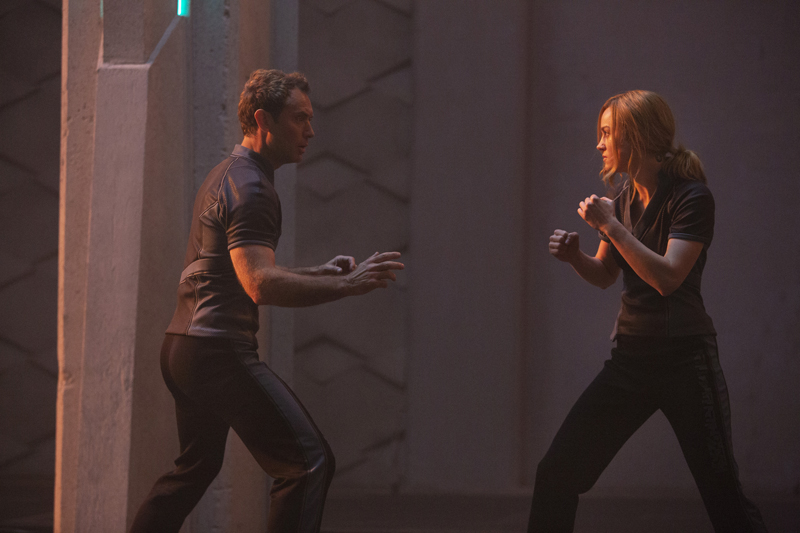 Jude Law e Brie Larson in Captain Marvel - Photo: courtesy of MARVEL STUDIOS Jude Law e Brie Larson in Captain Marvel - Photo: courtesy of MARVEL STUDIOS