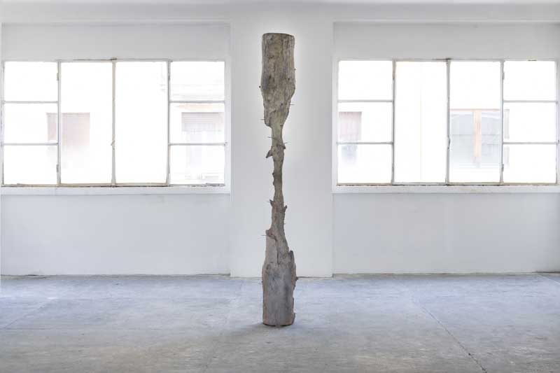 Giorgio Andreotta Calò, Clessidra, 2014, Bronzo. Veduta dell’installazione, Peep-Hole, Milano, 2014. Courtesy Studio Giorgio Andreotta Calò, Venezia. Foto: Stefania Scarpini Giorgio Andreotta Calò, Clessidra, 2014, Bronzo. Veduta dell’installazione, Peep-Hole, Milano, 2014. Courtesy Studio Giorgio Andreotta Calò, Venezia. Foto: Stefania Scarpini