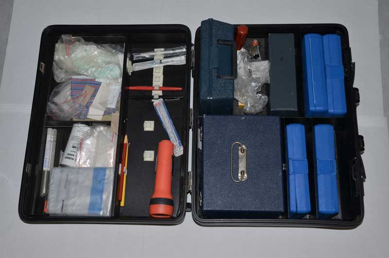 il kit della valigetta criminalistica - Foto: Carabinieri il kit della valigetta criminalistica - Foto: Carabinieri