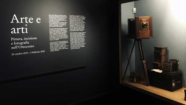 L’ingresso della mostra Arte e arti – Photo: MaSeDomani