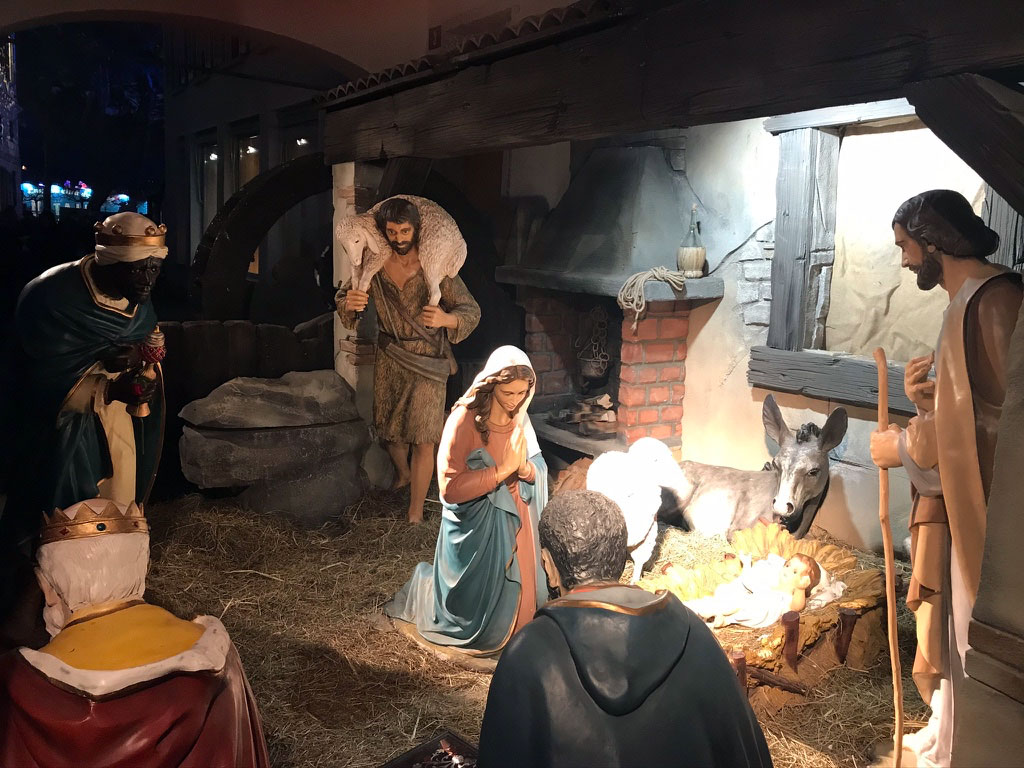 Presepi a Lugano: in Piazza della Riforma c’è il presepe a grandezza naturale realizzato dalla Famiglia Cantamessi. Photo © MaSeDomani Presepi a Lugano: in Piazza della Riforma c’è il presepe a grandezza naturale realizzato dalla Famiglia Cantamessi. Photo © MaSeDomani