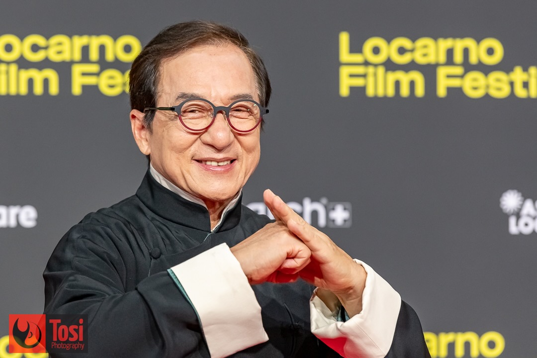 Jackie Chan sul red carpet di Locarno 2025 © Tosi Photography.