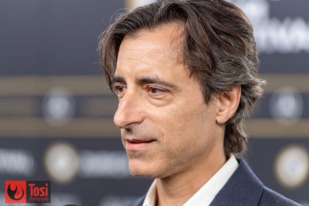 Noah Baumbach sul green carpet del ZFF 2025 © Tosi Photography.