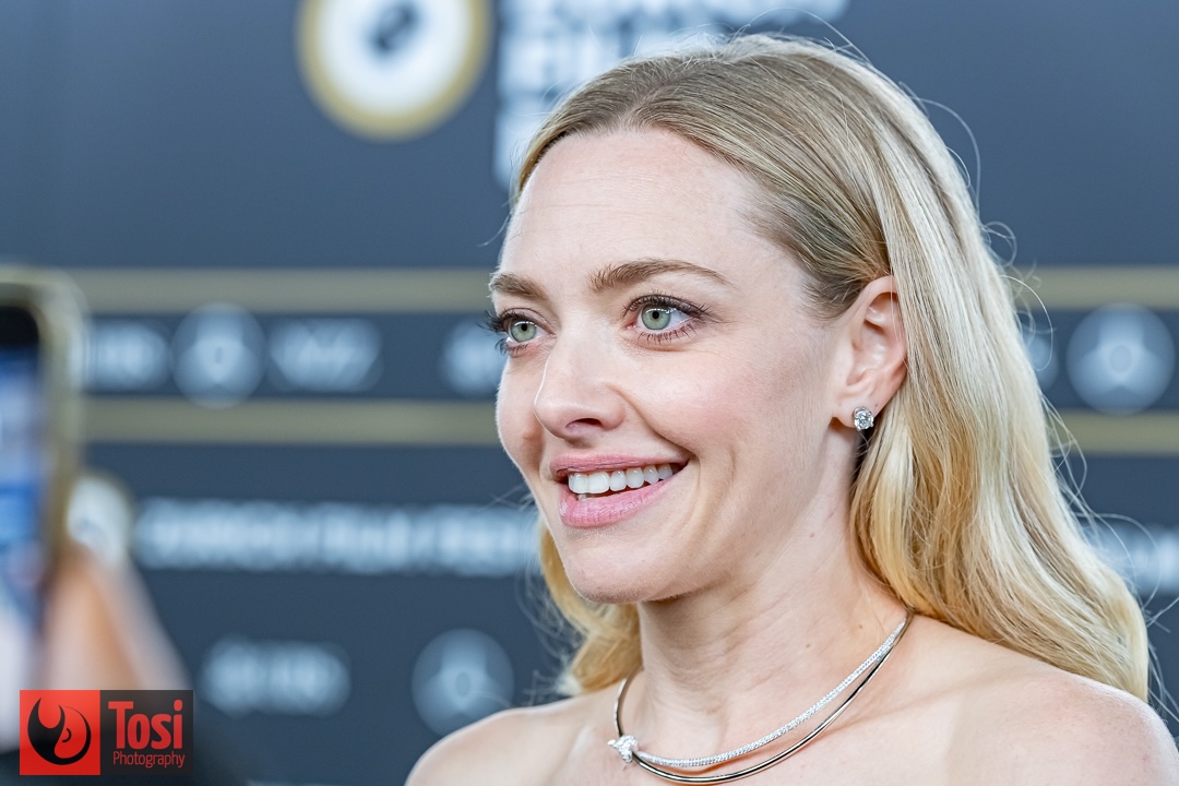 L'attrice Amanda Seyfried sul green carpet di Zurigo © Tosi Photography.
